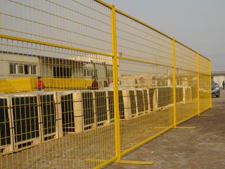 移動(dòng)護(hù)欄網(wǎng)